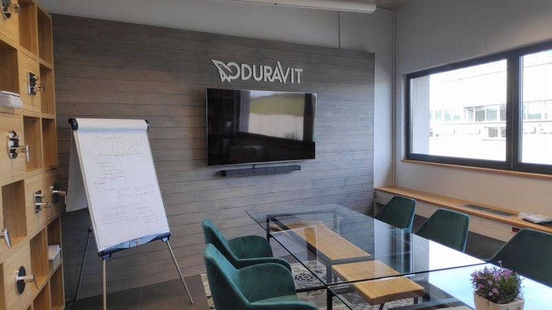 Instalacja głośników sufitowych i TV